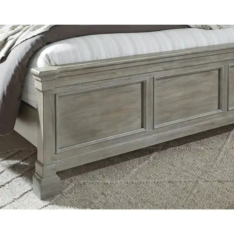 Lit à panneau orné traditionnel de finition bisque avec tête de lit décorative