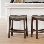 Tabouret de bar en bois Sadie Saddle-Seat avec siège rembourré
